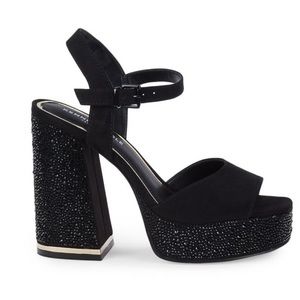 Beautiful, comfortable and dressy black sandals